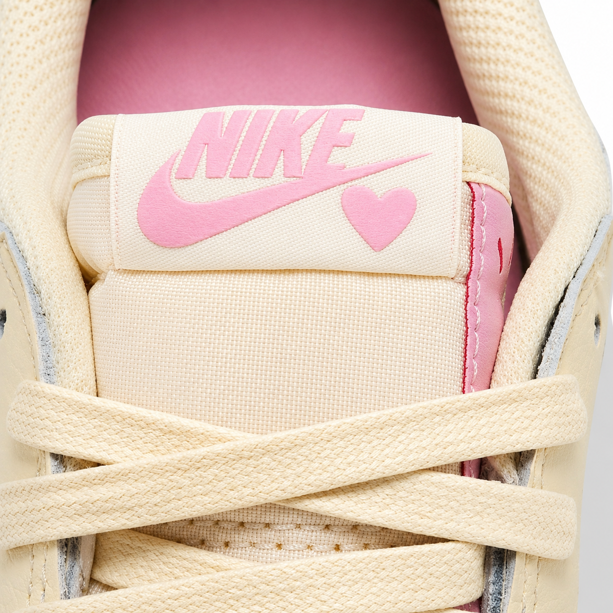 Air Jordan 1 Retro Low OG SP Travis Scott Shy Pink